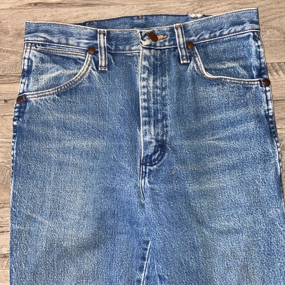 Distressed Wrangler Bootcut Jeans • Size 29x36 •